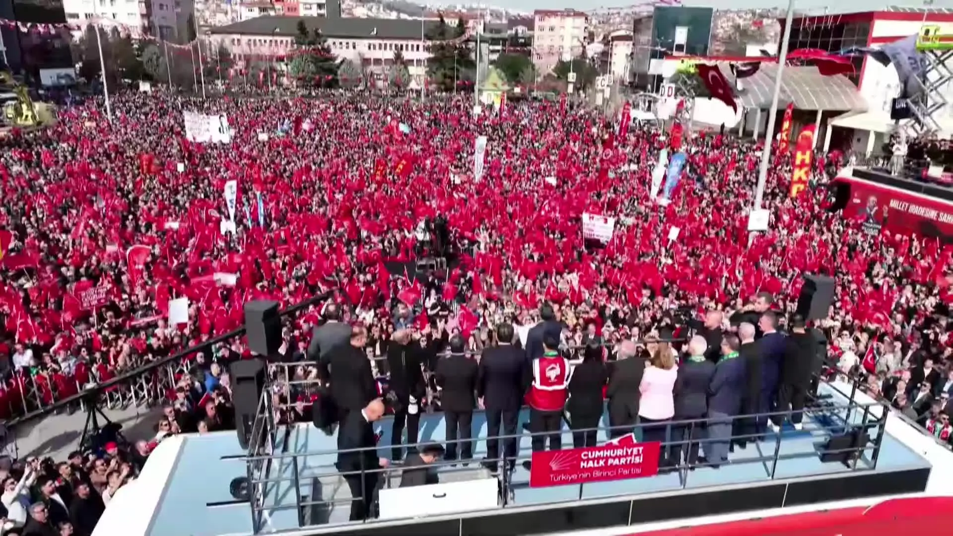 CHP’nin Kocaeli’deki “Millet İradesine Sahip Çıkıyor” mitingi… Özgür Özel:  “Önümüzdeki seçimlerde halkçı belediyeciliği Kocaeli’nin tamamına getireceğiz”